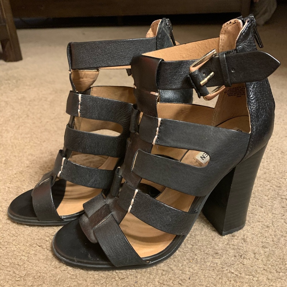 Steve Madden • Sandal Heels